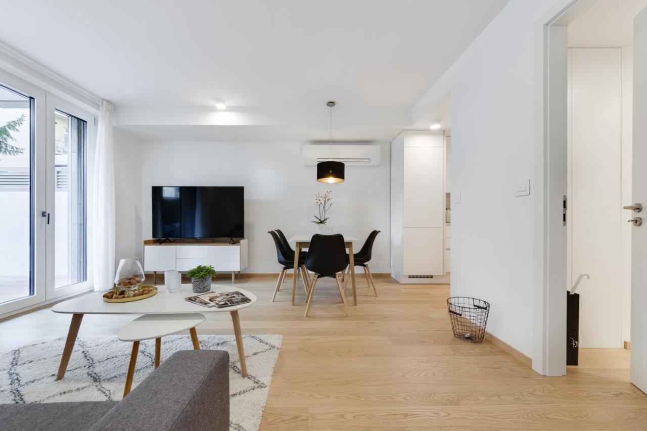 Central Apartment With Private Garage 卢布尔雅那 外观 照片