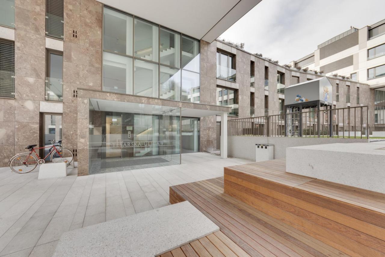 Central Apartment With Private Garage 卢布尔雅那 外观 照片