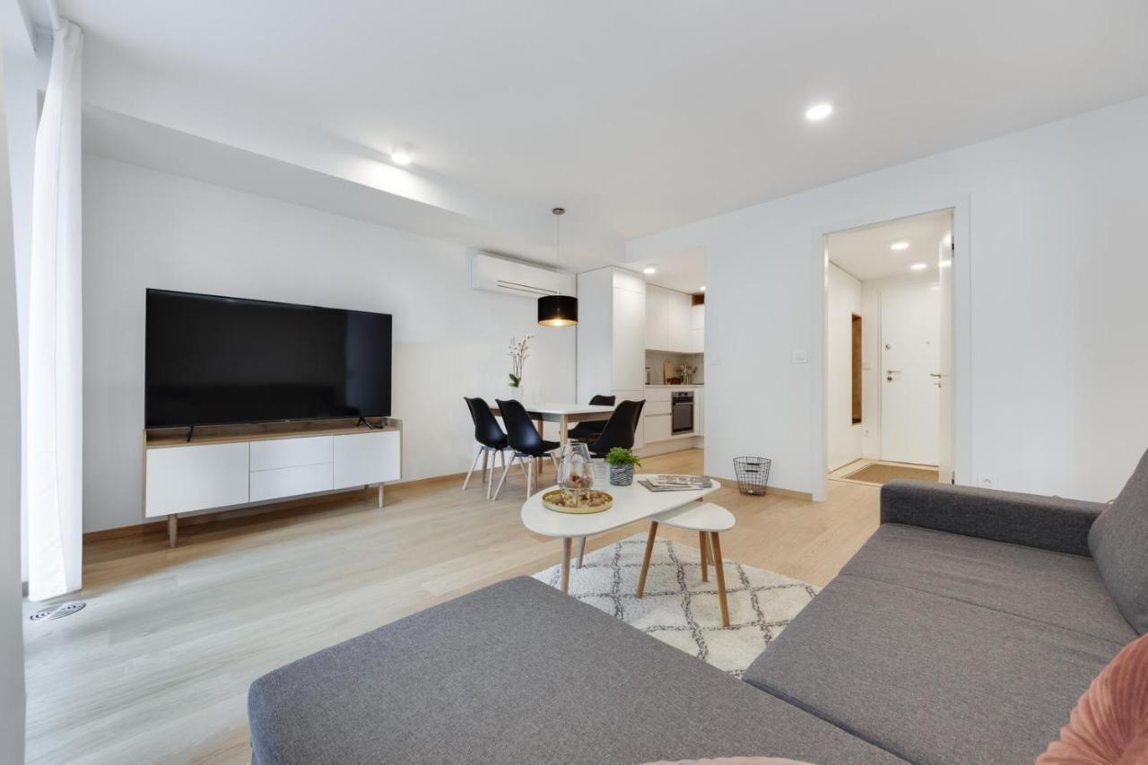 Central Apartment With Private Garage 卢布尔雅那 外观 照片