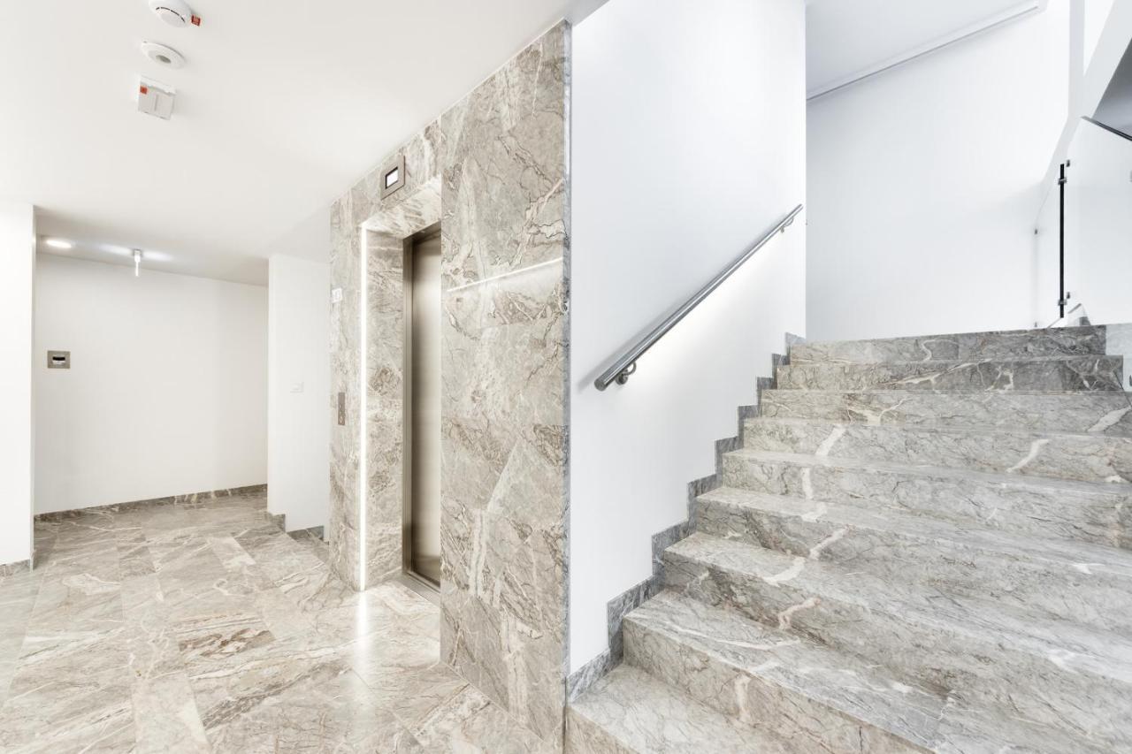 Central Apartment With Private Garage 卢布尔雅那 外观 照片