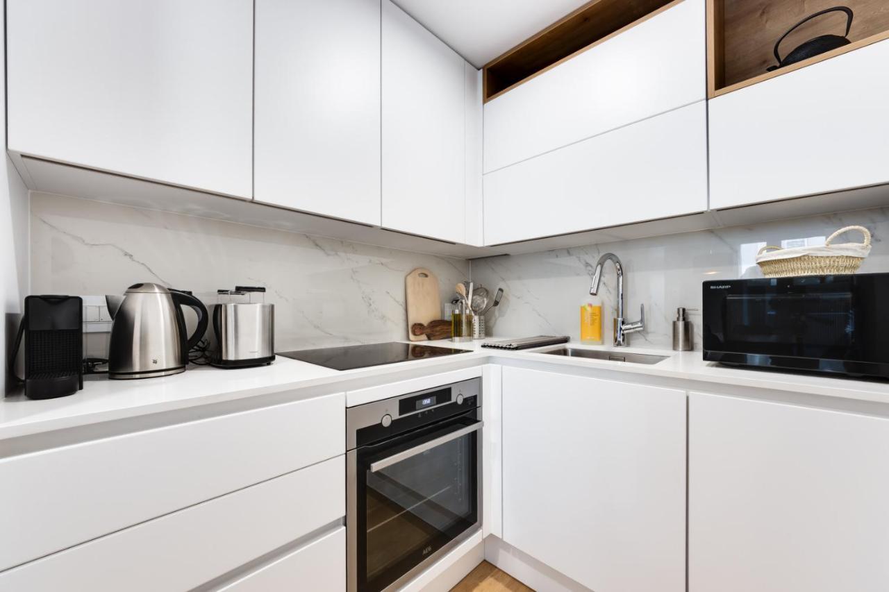 Central Apartment With Private Garage 卢布尔雅那 外观 照片