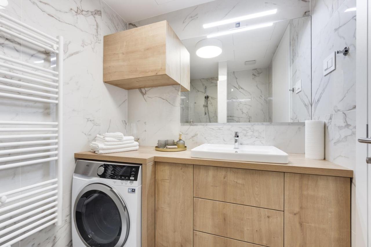 Central Apartment With Private Garage 卢布尔雅那 外观 照片