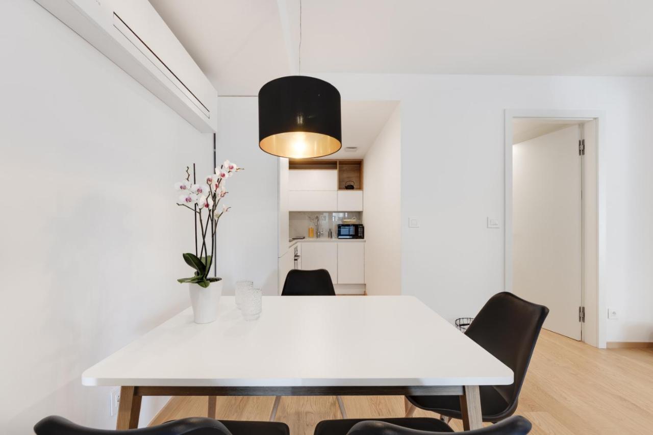Central Apartment With Private Garage 卢布尔雅那 外观 照片